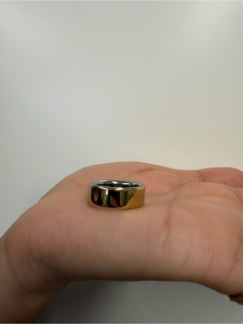 Oura Women’s Two-Tone Gold and Silver Wide Band Ring gen 4. Size 8!!